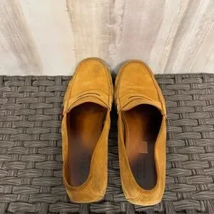 Gucci | Shoes | Gucci Tan Suede Loafers Slipon Elegance  display picture 1